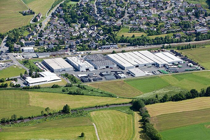 Abschnitt I des heutigen REGUPOL Werks im Bad Berleburger Industriegebiet Raumland ist fertiggestellt Abschnitt I des heutigen REGUPOL Werks im Bad Berleburger Industriegebiet Raumland ist fertiggestellt