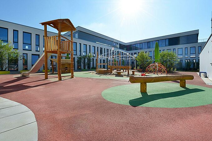 Wir helfen Kindern dabei, sich auf Spielplätzen sicher zu fühlen Wir helfen Kindern dabei, sich auf Spielplätzen sicher zu fühlen